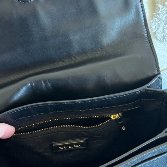 Tory Burch’s classic leather equestrian-inspired style black crossbody bag - Picture 7 of 11